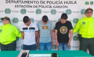 Privados de la libertad tres hombres que exigirían dinero a cambio de recuperar una moto hurtada