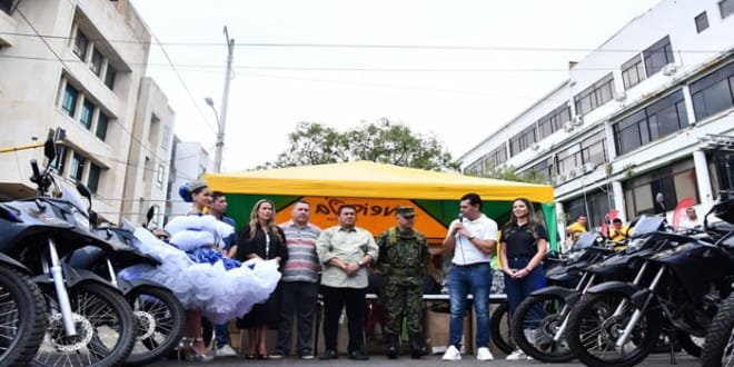 Alcalde Casagua refuerza el parque automotor del Ejército Nacional