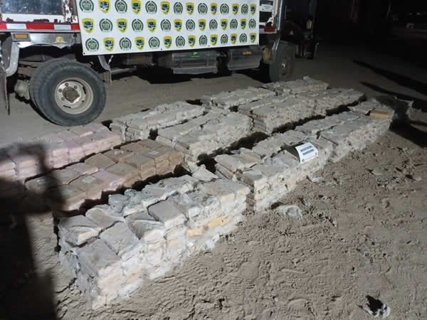 Cayó cargamento de marihuana dentro de tubos de cemento en el Huila