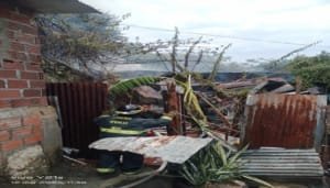 Cuerpo Oficial de Bomberos de Neiva, contrarrestaron incendio de una vivienda en el barrio Peño Redondo.