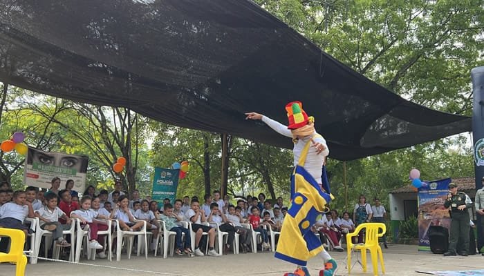 Estudiantes del colegio Ceinar de Neiva disfrutaron de la estrategia «Yo soy País» de la Policía Nacional