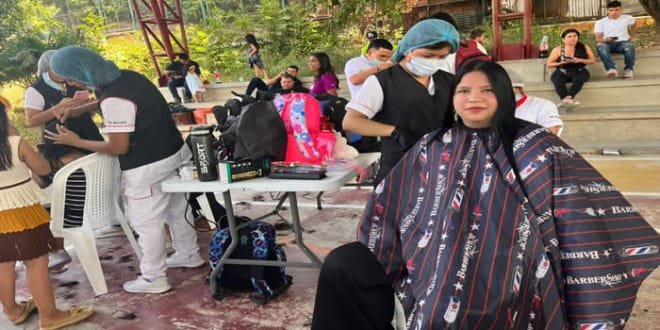 Mujeres de la comuna Ocho se beneficiaron de brigada de salud y oferta de servicios