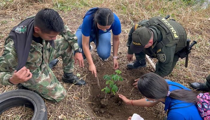 Policía Nacional, en pro de un ambiente sano y espacios seguros de los neivanos