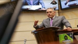 Senadores pidieron al gobierno bajar urgentemente las tarifas de energía