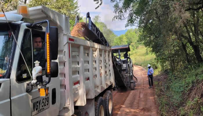 Vía Íquira – Yaguará en marcha