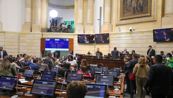 Senado sesiono en Semana Santa