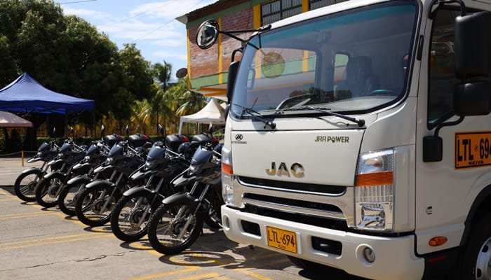 Alcaldía hizo entrega de camión para apoyar al Ejército Nacional