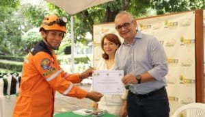 Certificados habitantes de la cuenca de Las Ceibas como brigadistas forestales