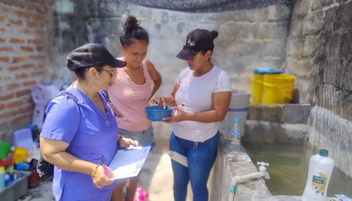 Campaña contra el dengue en la Comuna Diez