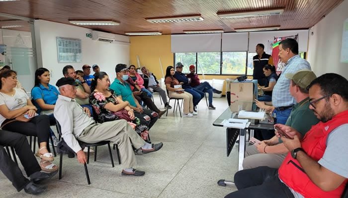 Socialización de proyectos de placa huella para el Huila