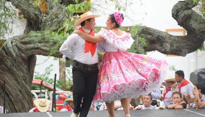 Convocatoria para el afiche de las fiestas de San Pedro