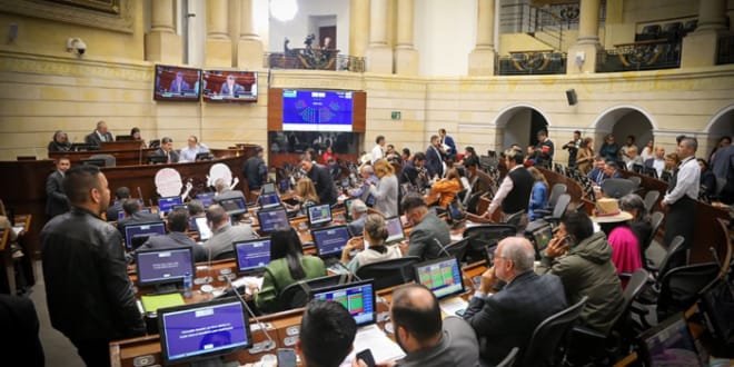 Senado busca avanzar en reforma laboral para trabajo decente