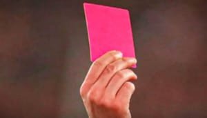 Se viene…la tarjeta rosa en el fútbol