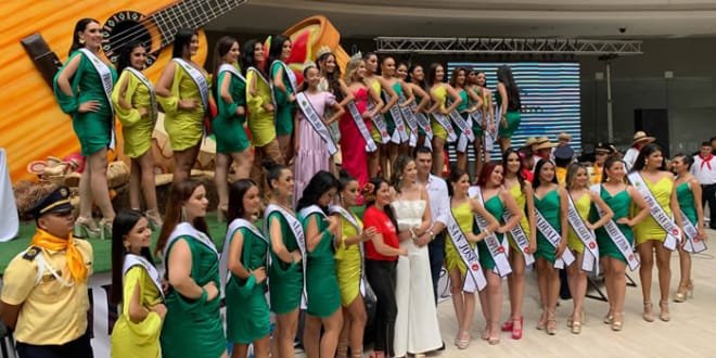 Imposición de bandas a las candidatas sampedrinas neivanas