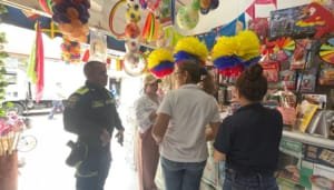 Controlando la venta de espuma y vuvuzelas en San Pedro