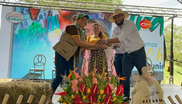 Entregadas tierras a familias de Baraya