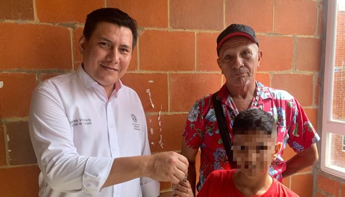 Alcaldía entregó apartamento a familia neivana