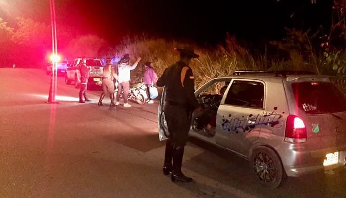 Controles de seguridad en el viaducto de El Quimbo