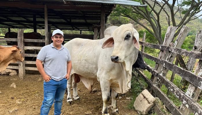 Poncho: Ingeniero, Líder Social y Ganadero Ejemplar en Yaguará