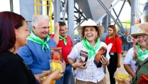 Ministra de Agricultura y su apoyo a la Gobernación