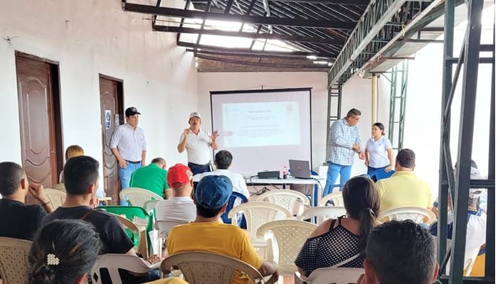 Socialización para proyecto de placa huella en El Agrado