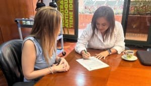 Infihuila firma acuerdo con Instituto de Desarrollo de Antioquia