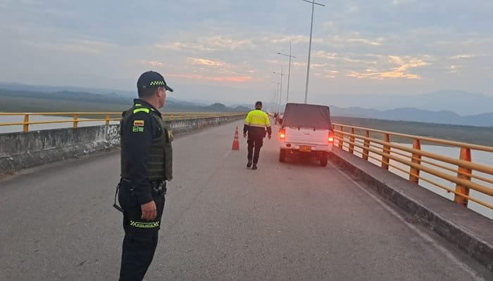 Controles en el puente El Quimbo