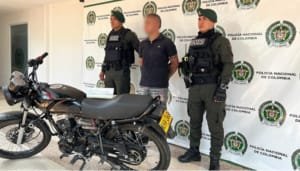Recuperación express de motocicleta robada, una persona detenida
