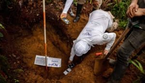 Adrián y Mauricio, dos víctimas del conflicto armado estaban sepultados en una montaña en el sur del Huila