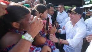 Presidente propone cambio en el escudo nacional