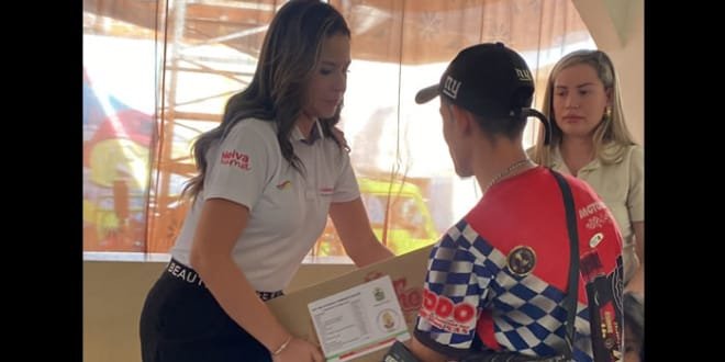 Entregadas ayudas a víctimas de incendios y vendavales en Neiva