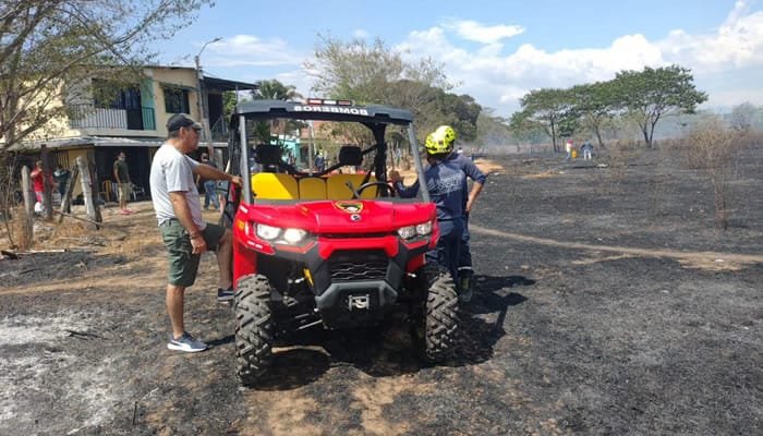 Controlado incendio en Villa Laurel