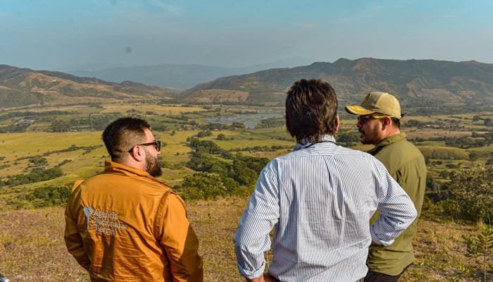 Entrega de tierras para afectados por El Quimbo en Gigante