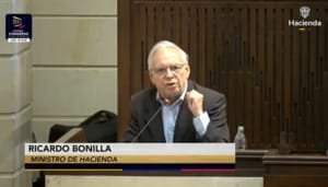 Presupuesto general se aprueba por decreto