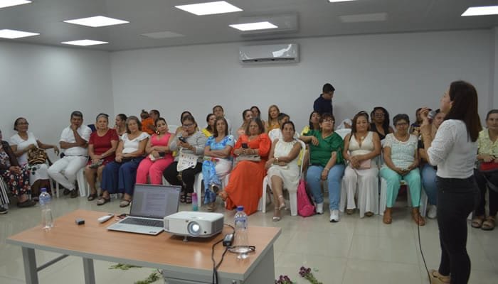 Capacitación en liderazo y empoderamiento para las mujeres neivanas