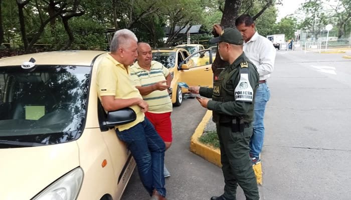 Policía y su campaña de sensibilización con el gremio taxista