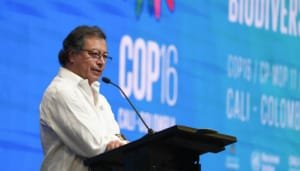 Presidente insiste en canje deuda externa por acción climática