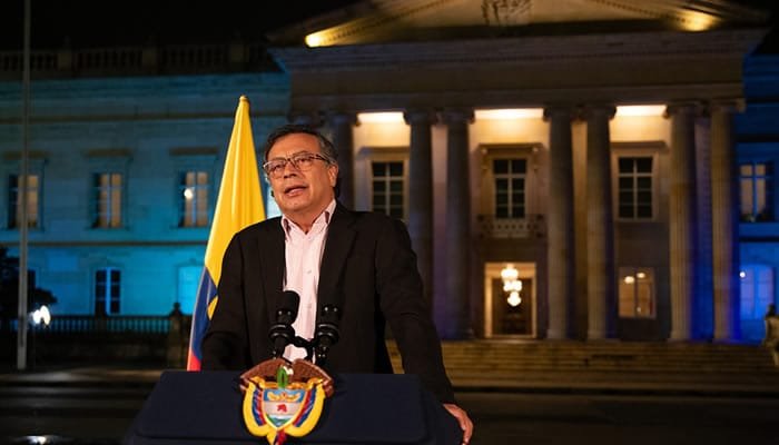 Presidente denuncia golpe de estado y llama a la movilización popular