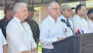 Gobernador del Huila, en encuentro con ministro de defensa