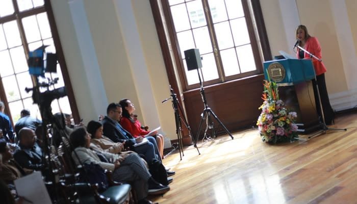 Políticas inclusivas para estudiantes gestantes en Colombia