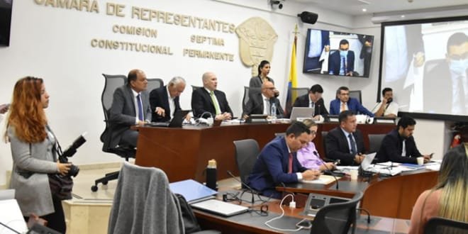 Aprobación parcial de reforma a la salud avanza en la Comisión Séptima