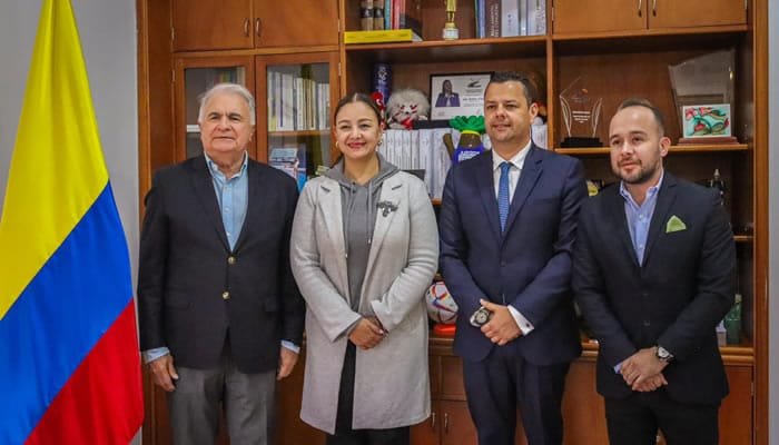 Avanza construcción de estadio en Garzón