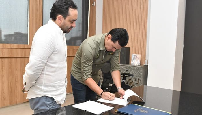 Neiva lanza programa de becas internacionales