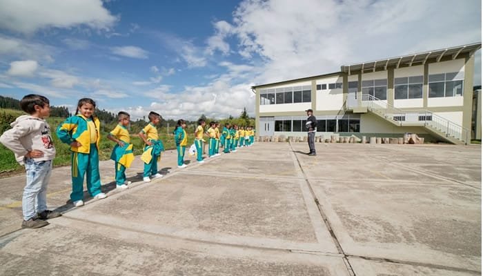 Más de $330 mil millones para transformar colegios en Huila
