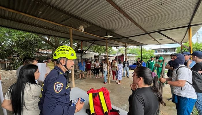 Neiva limpia quebradas para evitar emergencias
