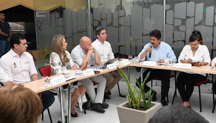 Alcaldía busca mejorar el transporte aéreo