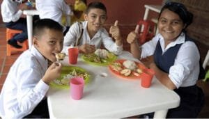 Alimentación escolar en Colombia, garantizada en 2024