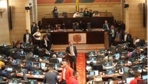 Se mantiene proyecto de transfuguismo en el Congreso