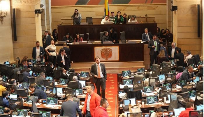Se mantiene proyecto de transfuguismo en el Congreso