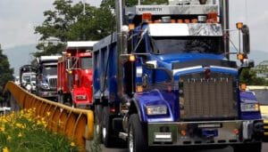 Camioneros inconformes con precio de combustibles